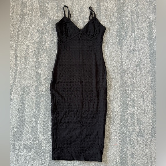 Forever 21 Dresses & Skirts - Forever 21 Black midi dress with adjustable spaghetti straps - Size M - NEW